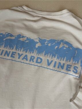 Vineyard Vines Shirt Men’s Medium White LS Pocket Tee Shirt Whale Mountains